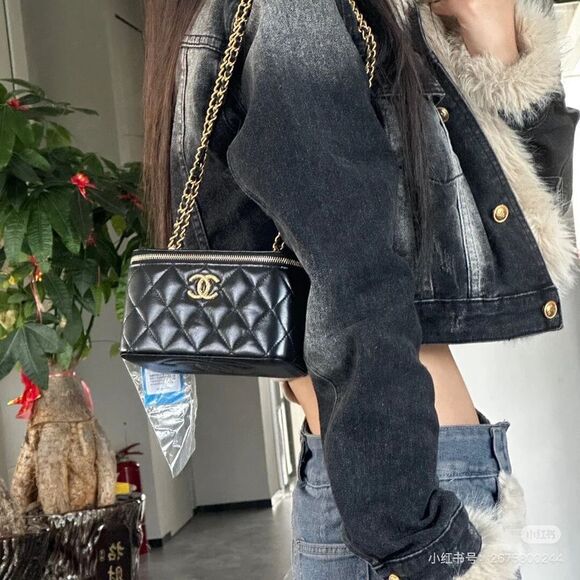 Chanel Women Pre-Loved Bag Very Good Condition - Picture 8 of 9